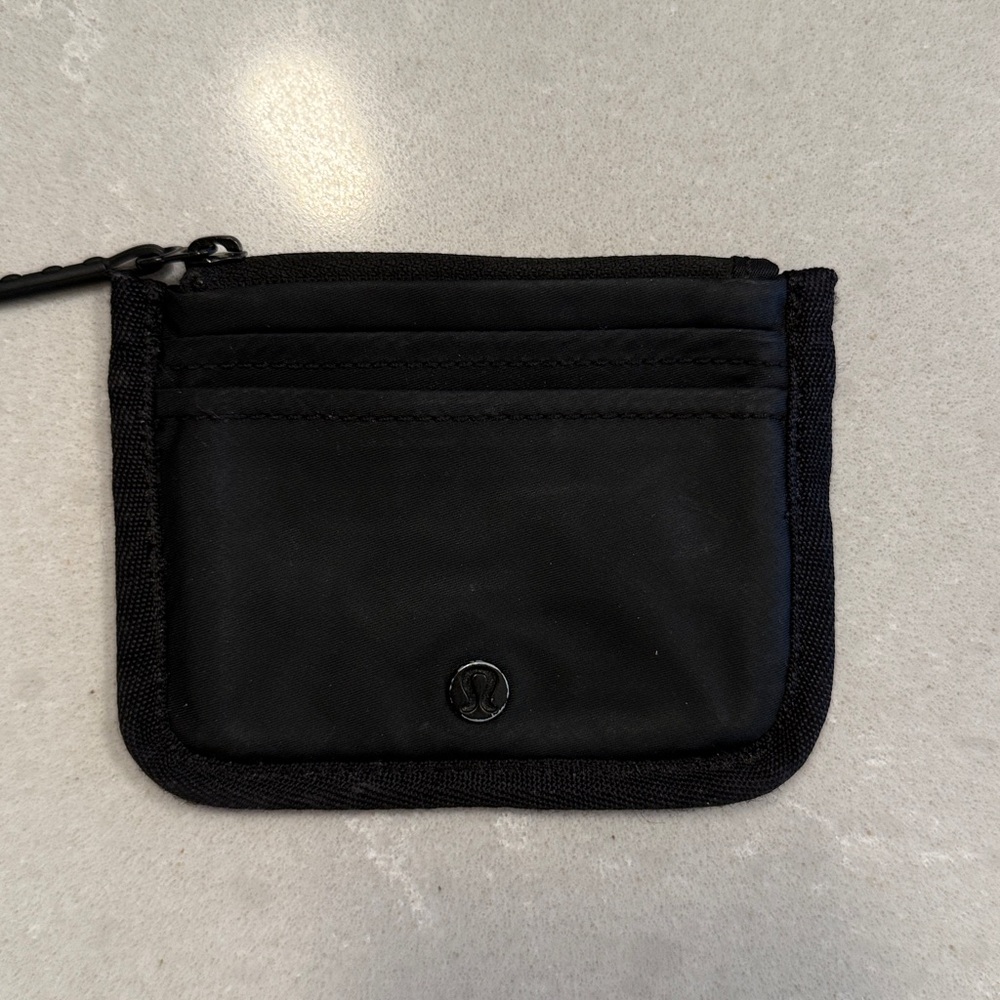 Lululemon Card Case in Black. Good condition!